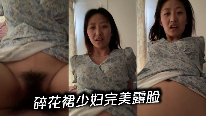 欧美金毛卷发幼女在沙发上用道具自慰小骚逼视频