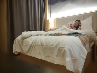 眼镜哥酒店约炮身材不错的美少妇 吃鲍鱼啪啪完美露脸