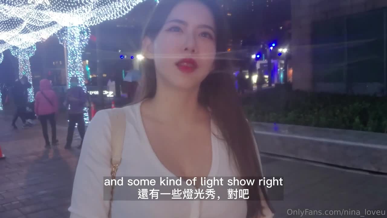 带着圣诞老人帽子的圣诞女孩射精骚逼挑逗性交