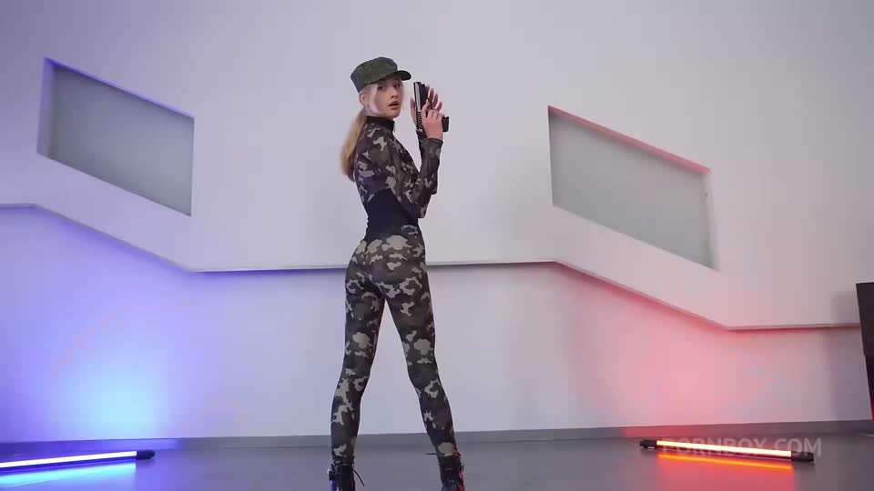 SashaPaige乌克兰女兵俘虏被轮奸爆菊喝尿多人运动射精骚逼饮尿挑逗性交圣水纹身白虎肉便器骚逼饮尿挑逗性交轮奸