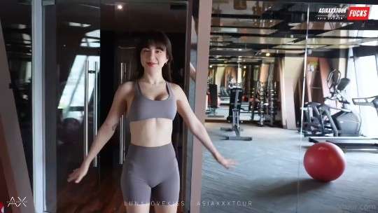 亚裔超美混血御姐【露娜妈妈】性感混血瑜伽宝贝和教练的私人训练课程，穿着性感的紧身瑜伽制服被大屌教练各性交挑逗骚逼射精亚裔